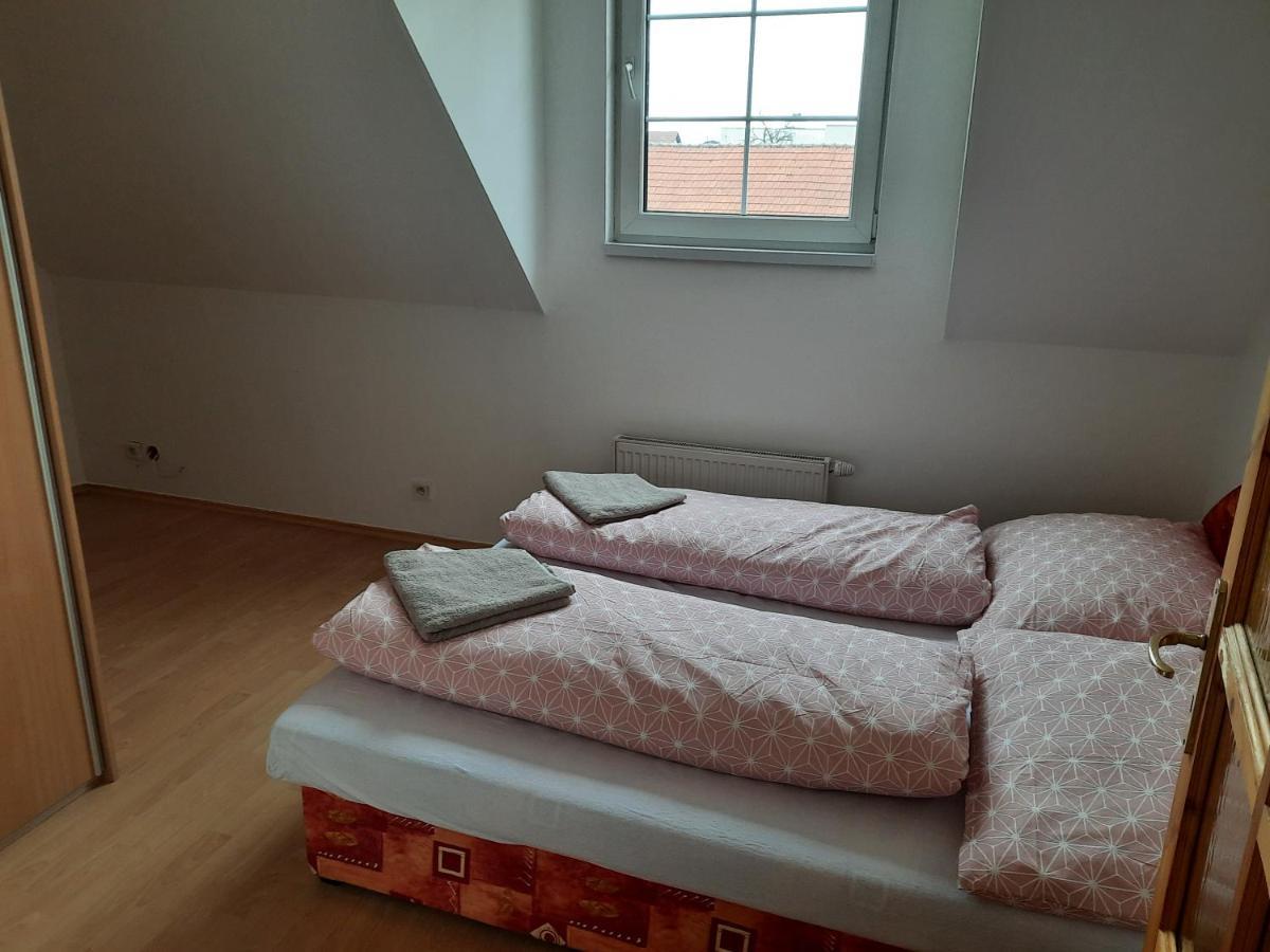 Apartman Chiarita Nemšová Zewnętrze zdjęcie